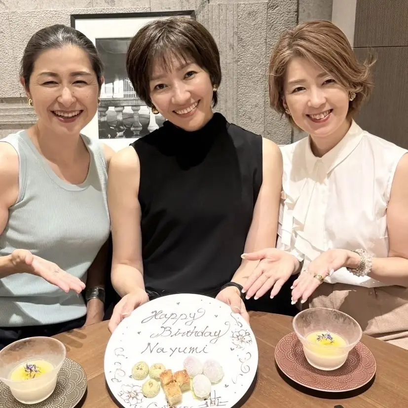 華やかブラウスで華組同期ランチ会へ♪の画像_1