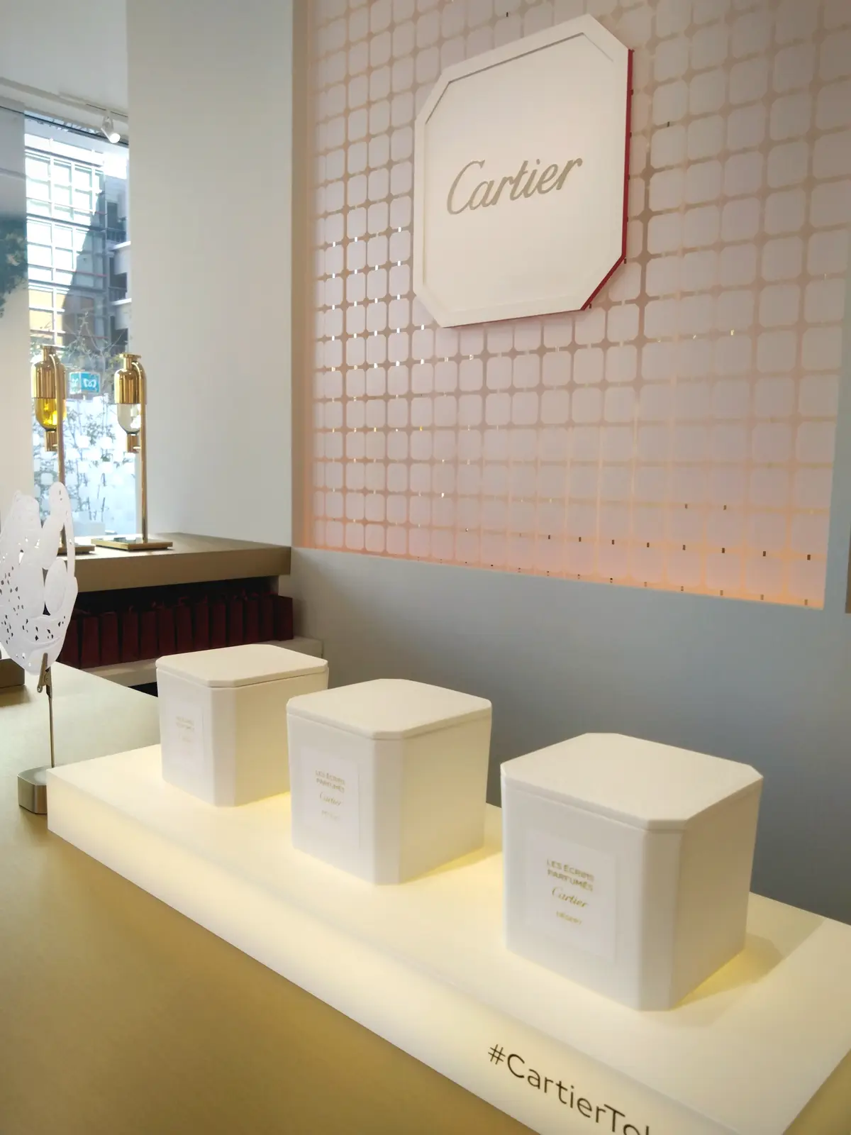 「カルティエフレグランスポップアップ」表参道、フレグランスバー
