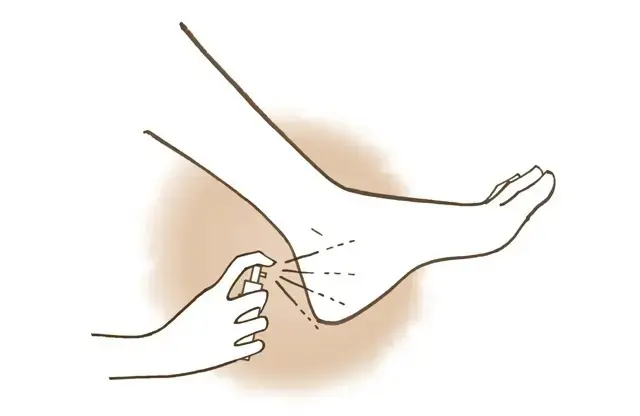 《Step2》プレフットケアローションを浸透させて柔らかくする