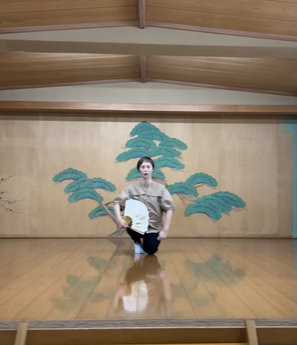 能舞台　能練習風景　金春流扇