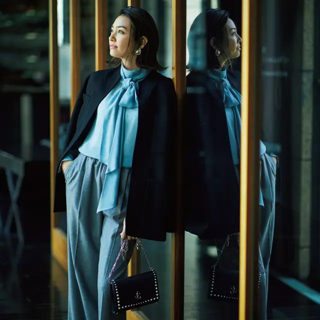 ボウタイブラウスでノーブルなたたずまいのRINA