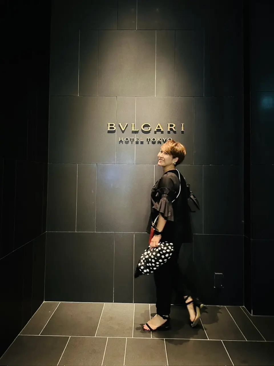 blackコーデで話題沸騰のBVLGARの画像_1