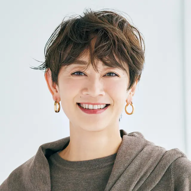 50代の髪型【ショートヘア】白髪やうねりなどの髪悩みをカバーして女性らしい印象に！