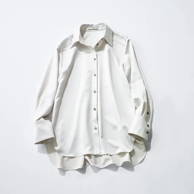 【ADORE（アドーア）】シルキーな風合いでさりげない女っぽさを