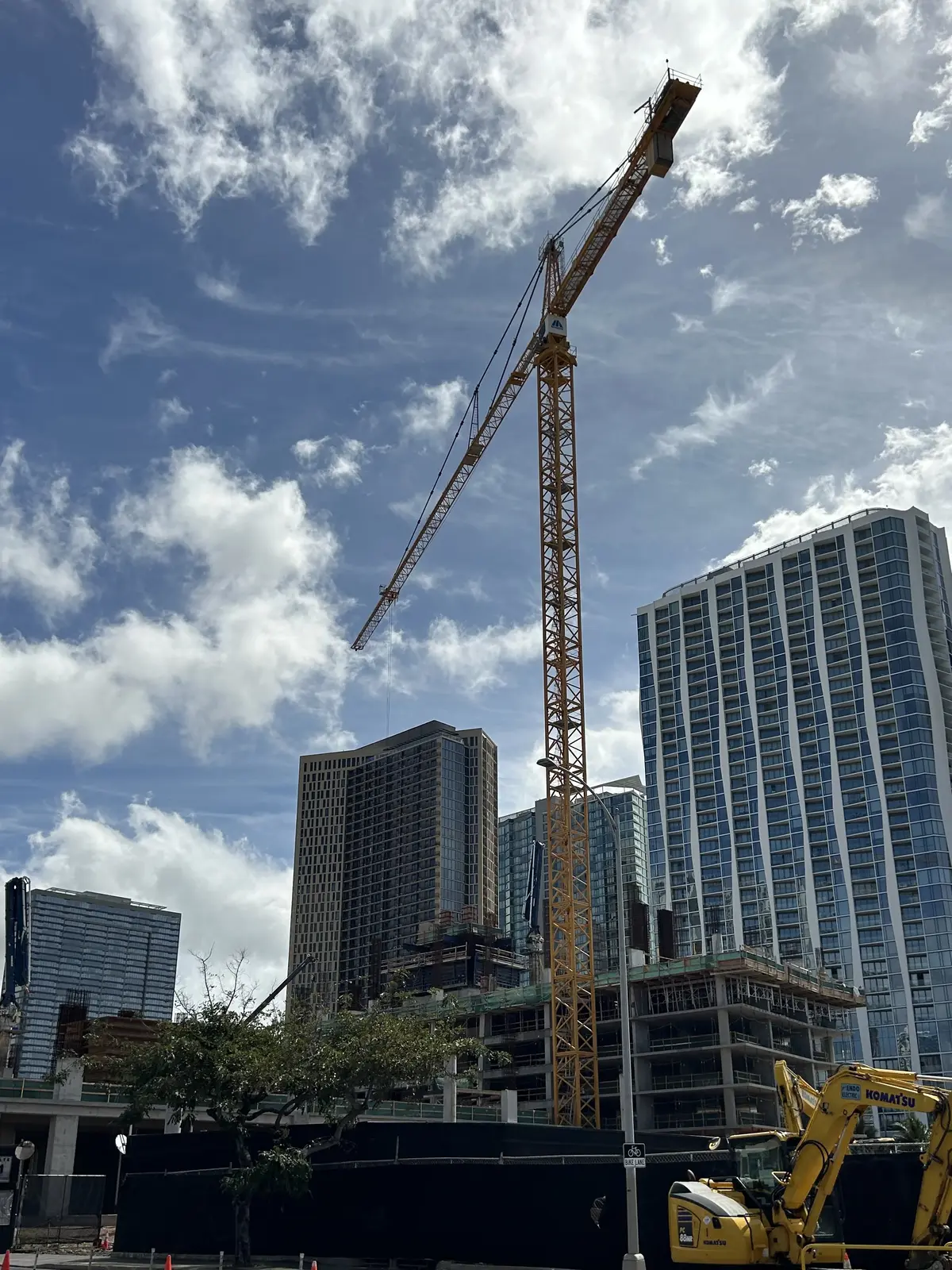カカアコ　ウォールアート　行き方　Kakaako Farmers Market