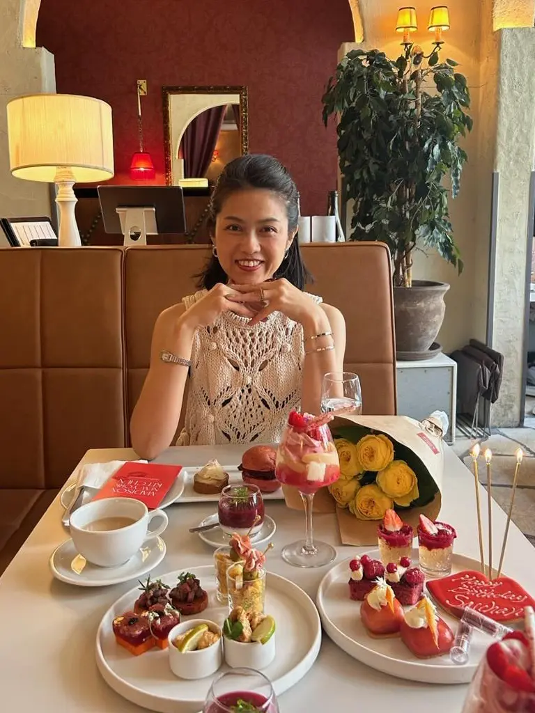 大人レッドの華やかアフヌンで女子会の画像_2