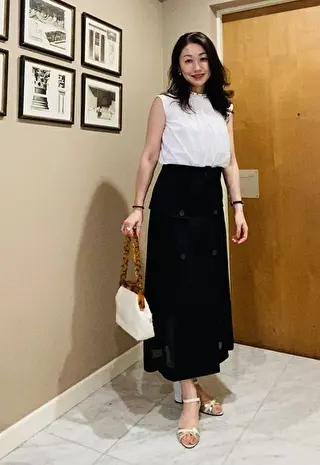 白と黒できちんとコーデ