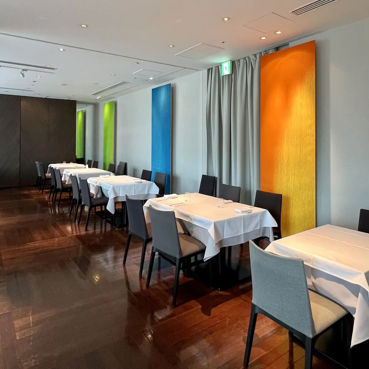 白パンツコーディネートで丸の内ランチへ♪の画像_6