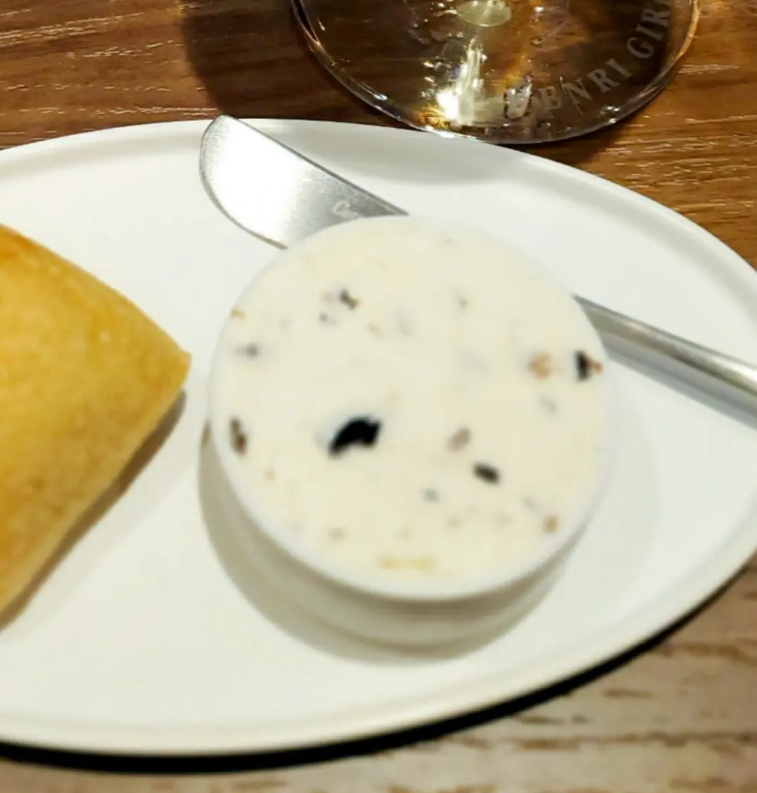 パンにはオリーブのホイップバター