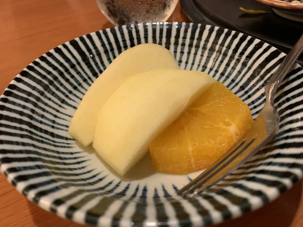 デザートのリンゴとオレンジ