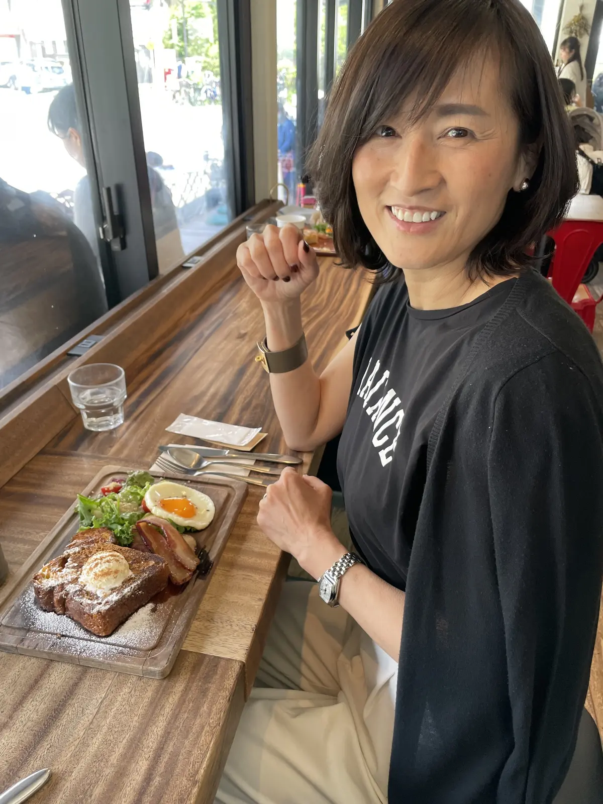 カジュアルなモノトーンコーデでカフェランの画像_4