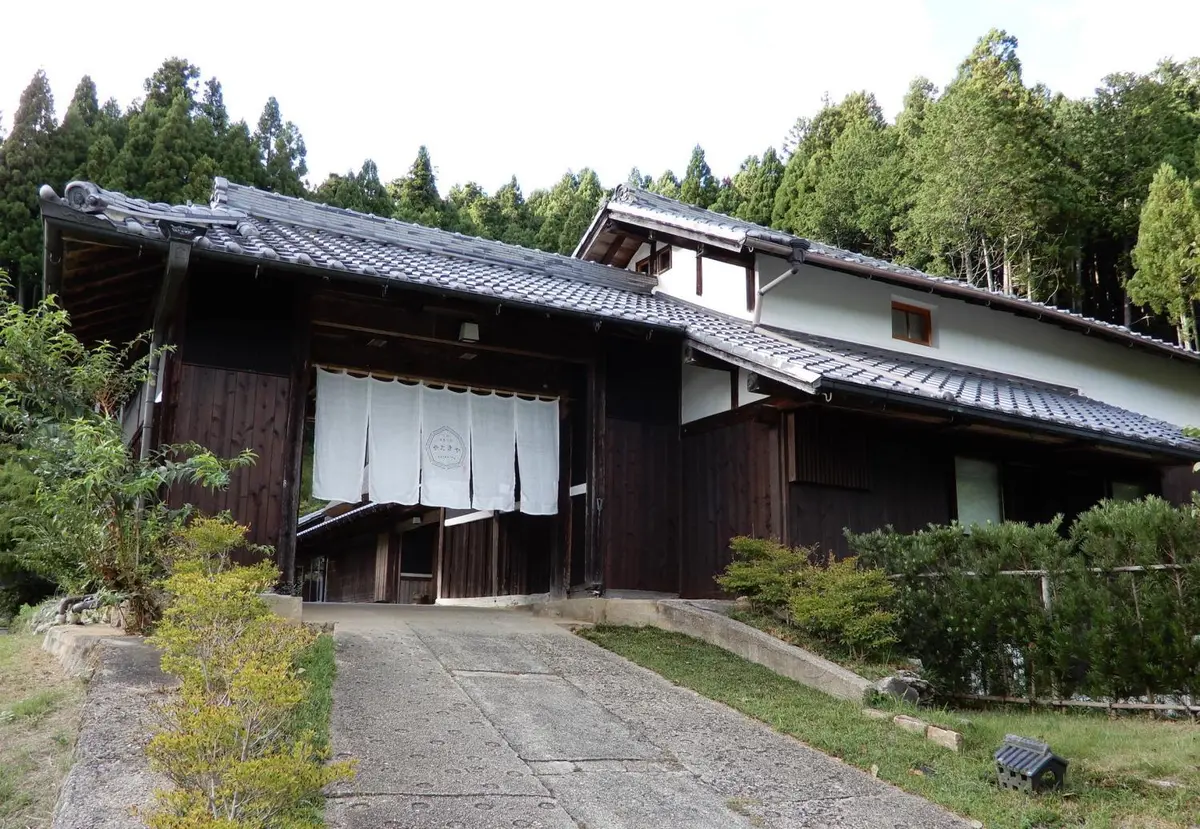 OurAge×Webエクラ　うだ薬湯の宿 やたきや_入口