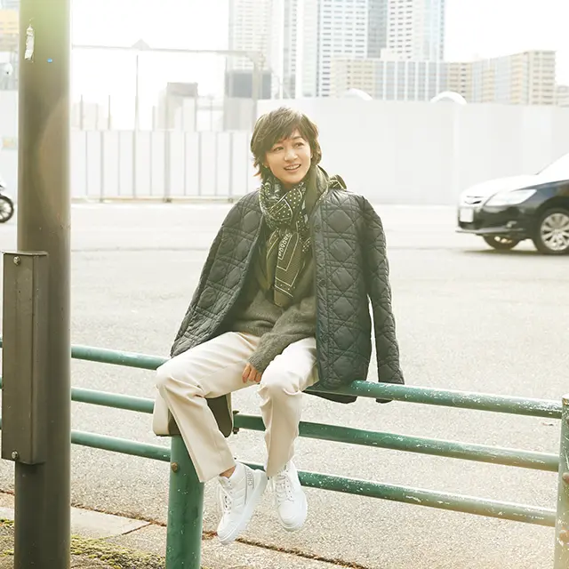 富岡佳子　クラス感のあるスニーカー