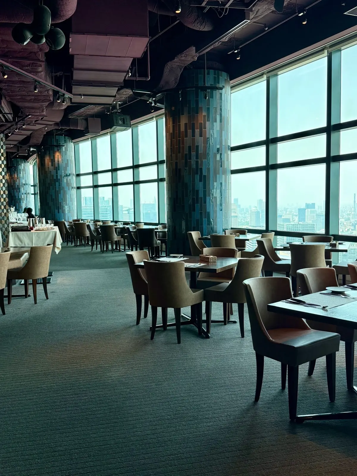 Prime42 steakhouse & sky bar店内写真