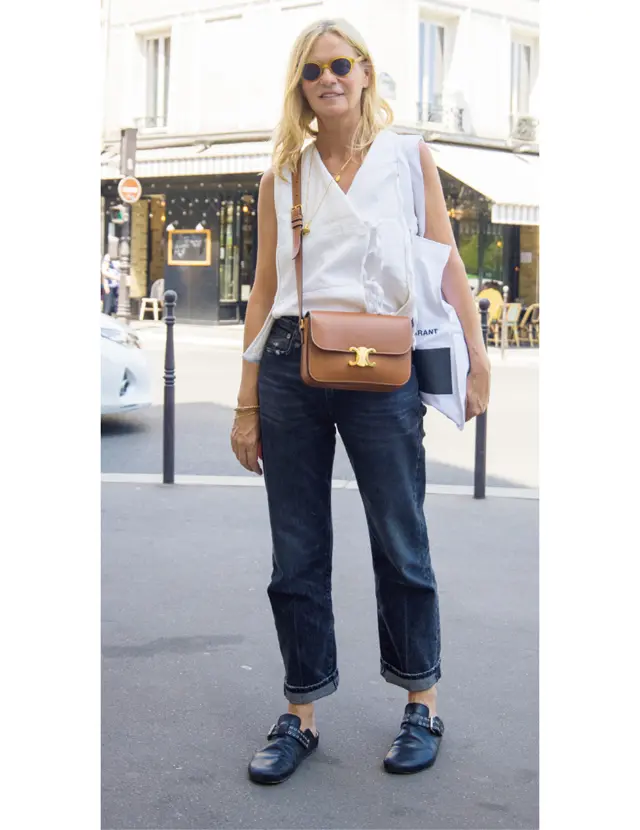 【パリSNAP】パリマダムの美ラインデニムをチェック！ 絶妙シルエットでシンプルシックに