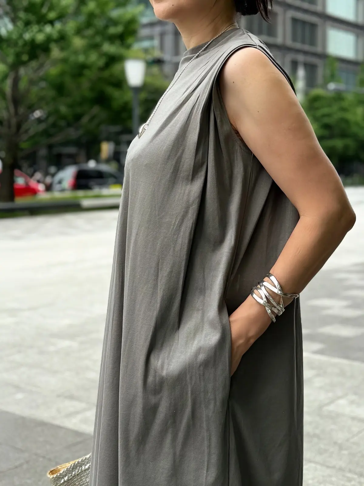 イーバイエクラ　SALONEワンピース　グレージュ　接触冷感ワンピース