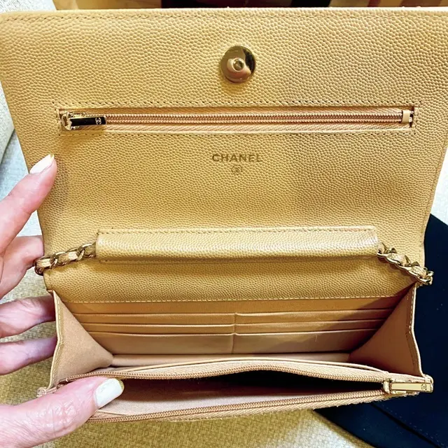 シャネルのチェーンウォレット中身