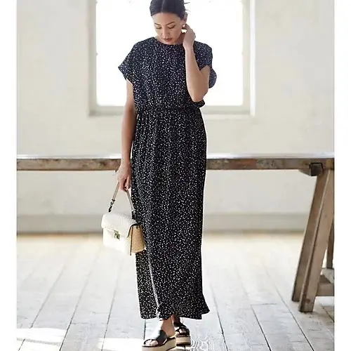 【50代 ファッション】旅の楽しみはおしの画像_5