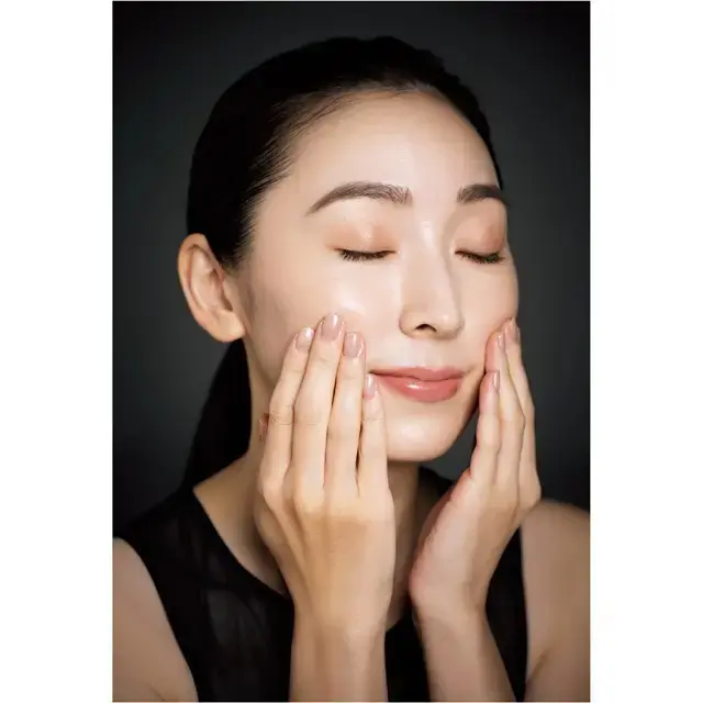 《2》手のひらではなく指の腹で。塗り漏れなく行き渡らせる