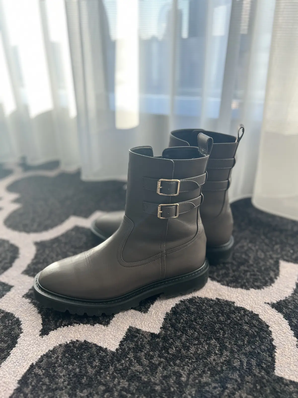 チャコールグレーのブーツに初挑戦♪の画像_12