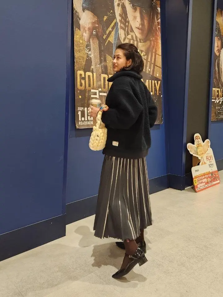 冬映えするスカートで褒められコーデの画像_4