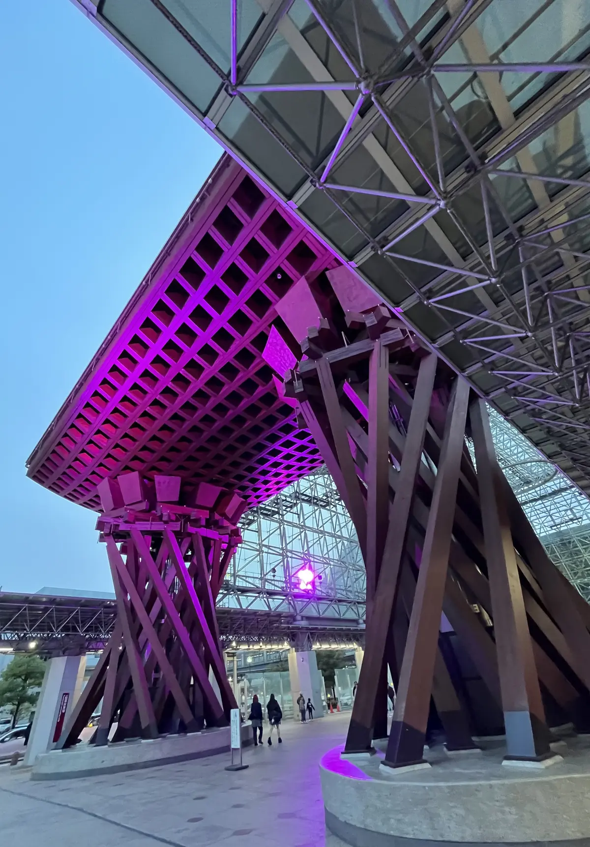 サクラ色ニットで金沢。の画像_15