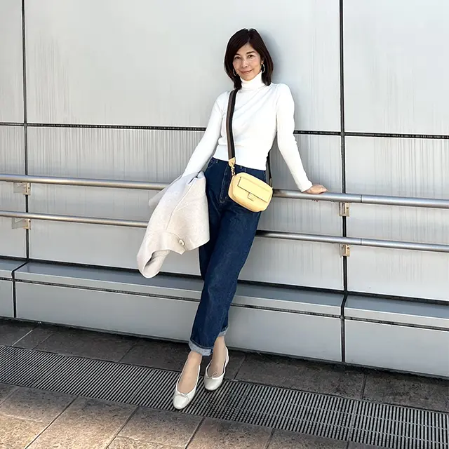 ZARAの白ニットで顔周り華やぐ！