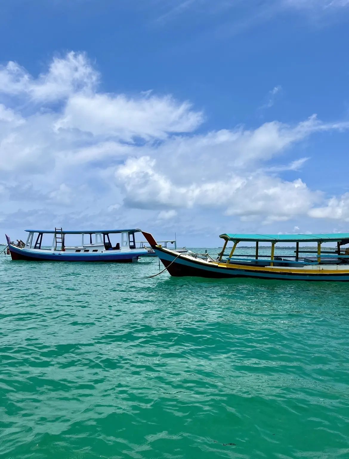 エメラルドグリーンの海