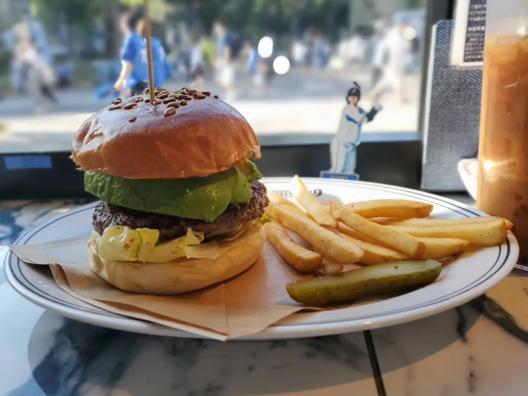 私の勝負飯！アボカドバーガー。