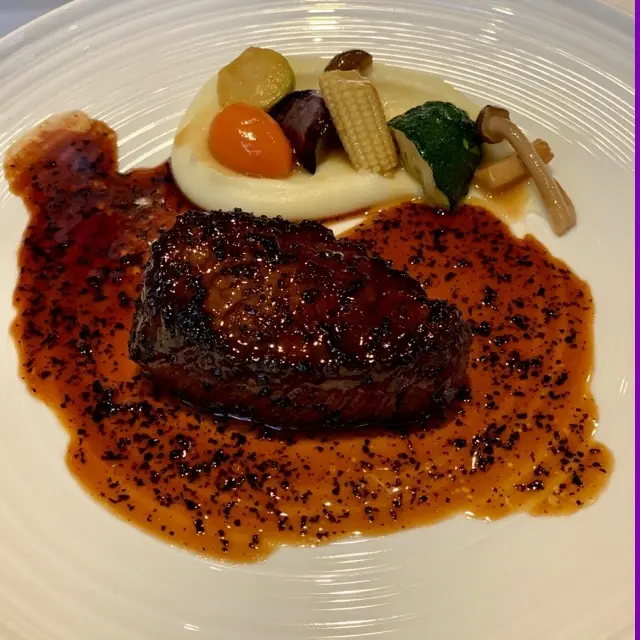 互いのメインデッシュ牛ヒレ肉