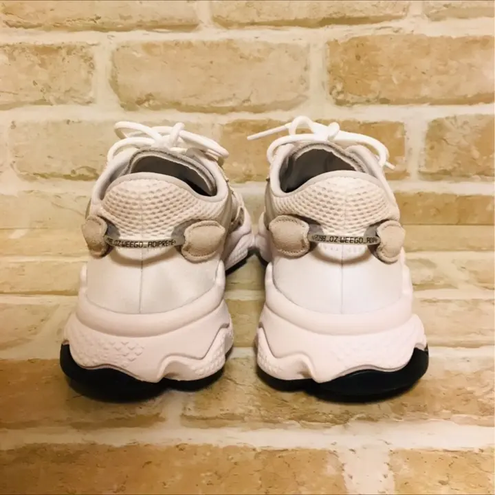 adidas スニーカー