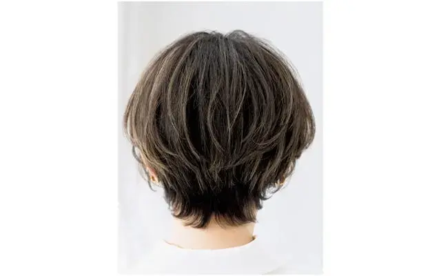 地毛ハイライトのショートヘアで最大限ダメージレスに