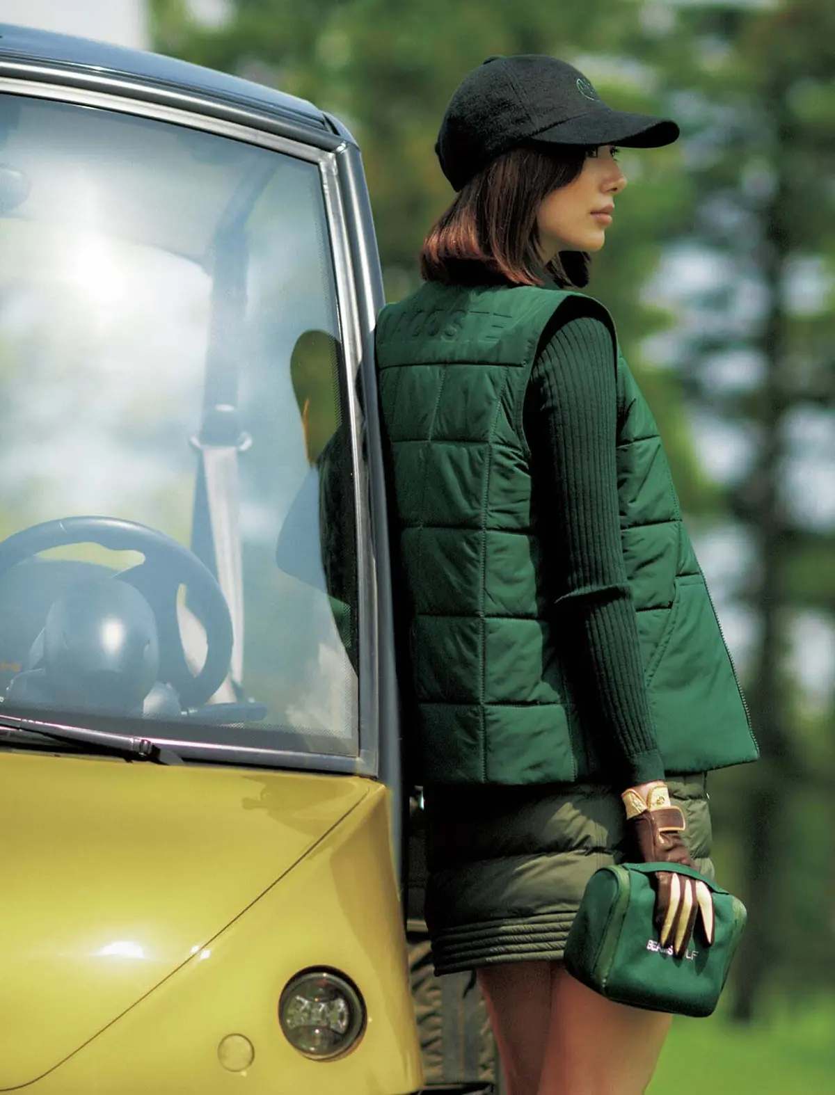 注目は、ダークグリーン。落ち着いた トラッドカラーは、大人にこそ似合う色