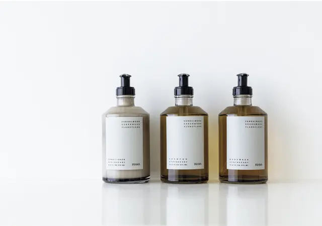 バスアメニティは、デンマーク産「FRAMA」を採用。シダーウッド、サンダルウッド、イランイランがブレンドされた香りでリラックス