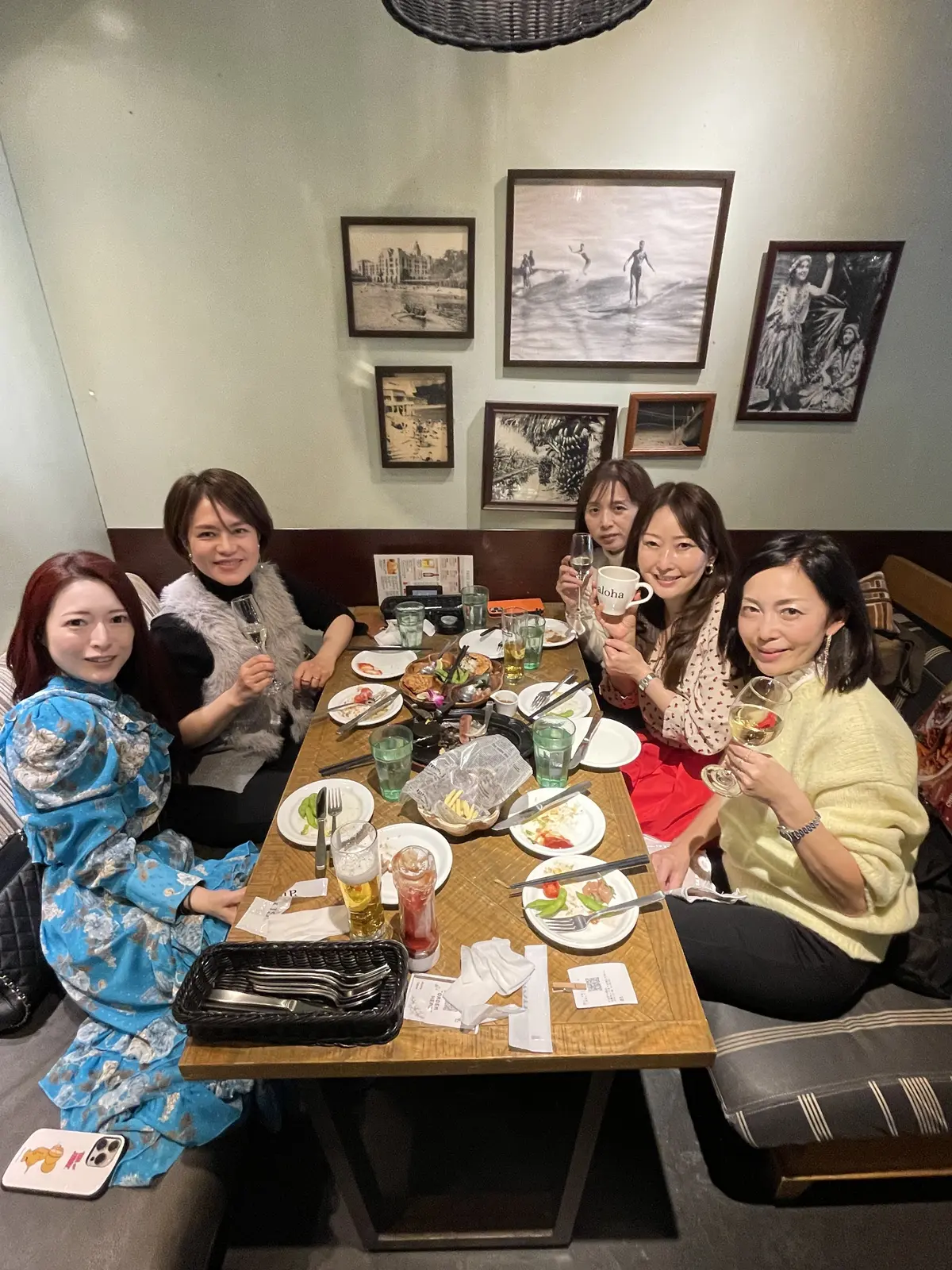 優しいイエローニットで大人女子会の画像_2