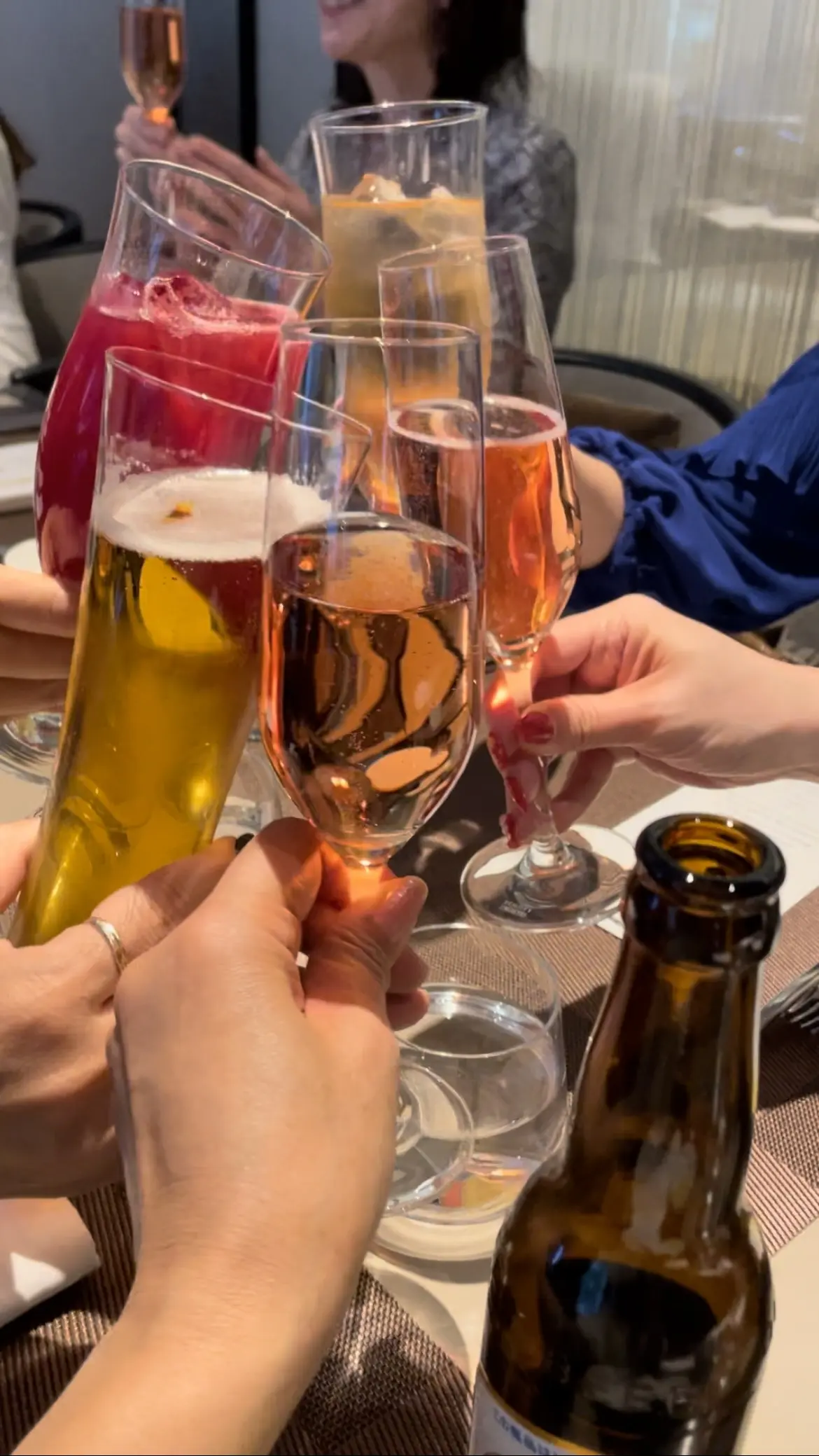 The Prince Sakura Tower Tokyo、ザ・プリンス さくらタワー東京、リストランテカフェ チリエージョ、ワイン、ビール、スパークリング、スパークリングワイン、シャンパン、ロゼ、クランベリージュース、乾杯、パーティー
