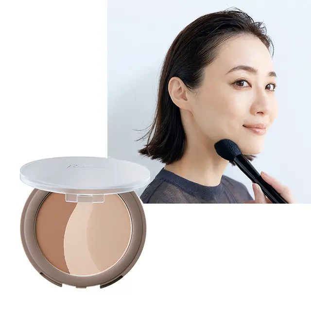 ノンパールのシェーディングをフェイスラインに軽くひとはけでOK