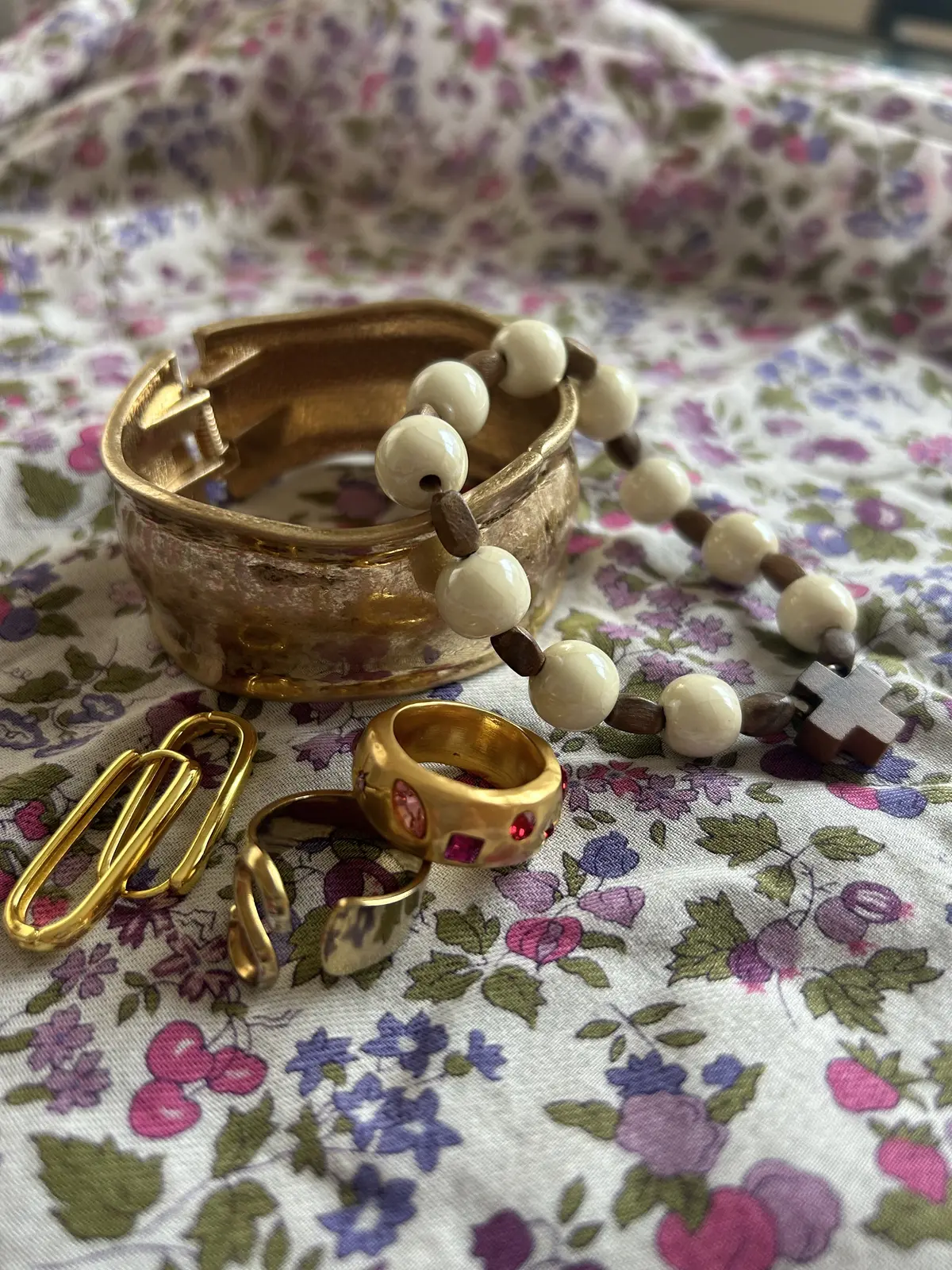 ゴールドアクセサリー　イニシャルアクセサリー　ゴールドブレスレット