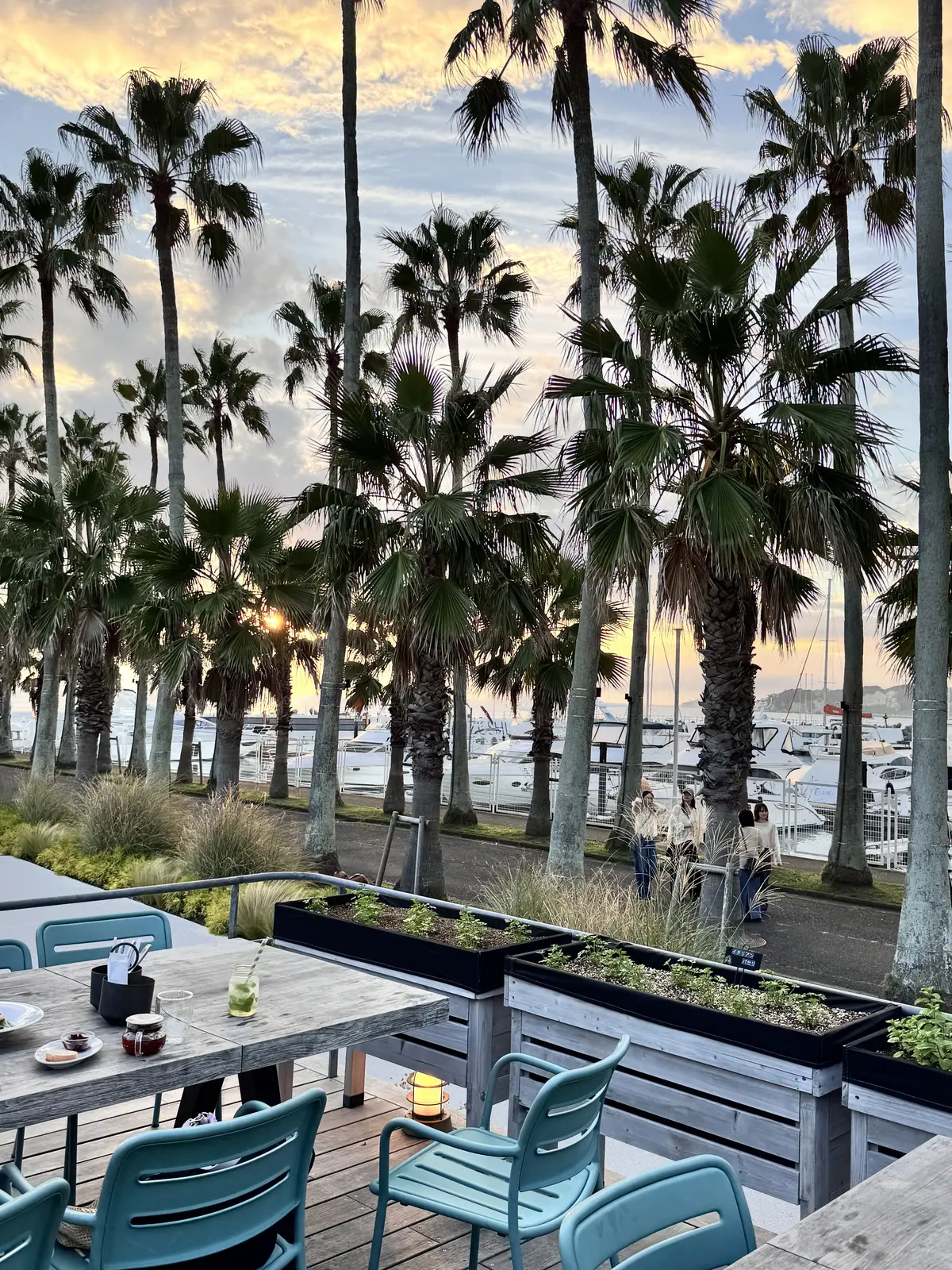 休日デニムはピンクシャツを差し色に♡逗子の画像_1