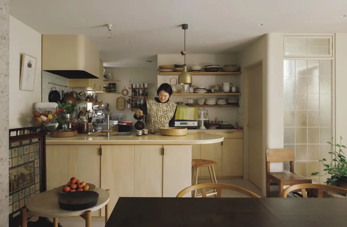 【50代の実家問題】美しく経年変化する素材を用いてリノベーション。“自分らしく住み継ぐ”という選択　野村友里さん