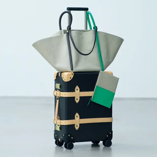 ボーイの「キャンバストート」　グローブ・トロッターの「サファリ キャリーオン」