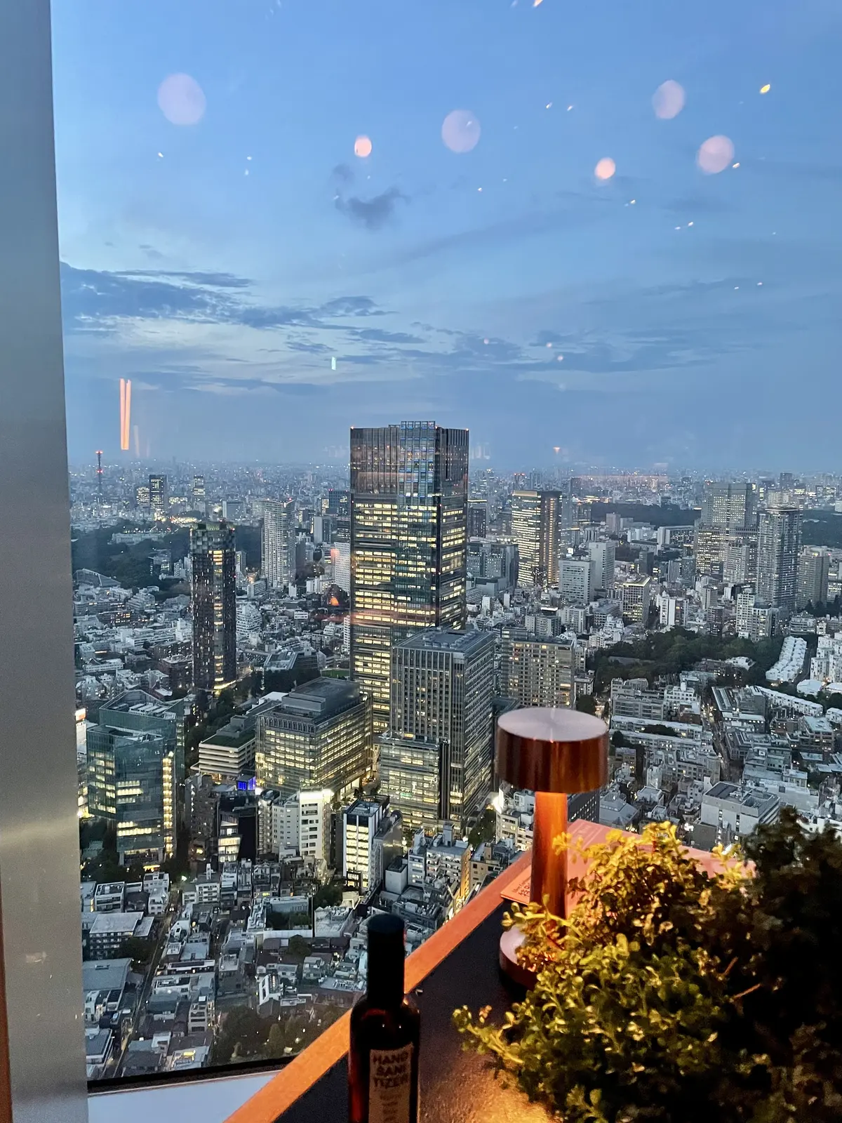 THE SUN & THE MOON。ザ サン & ザ ムーン。THE MOON。レストラン。カフェ。夜景。景色の綺麗なレストラン。