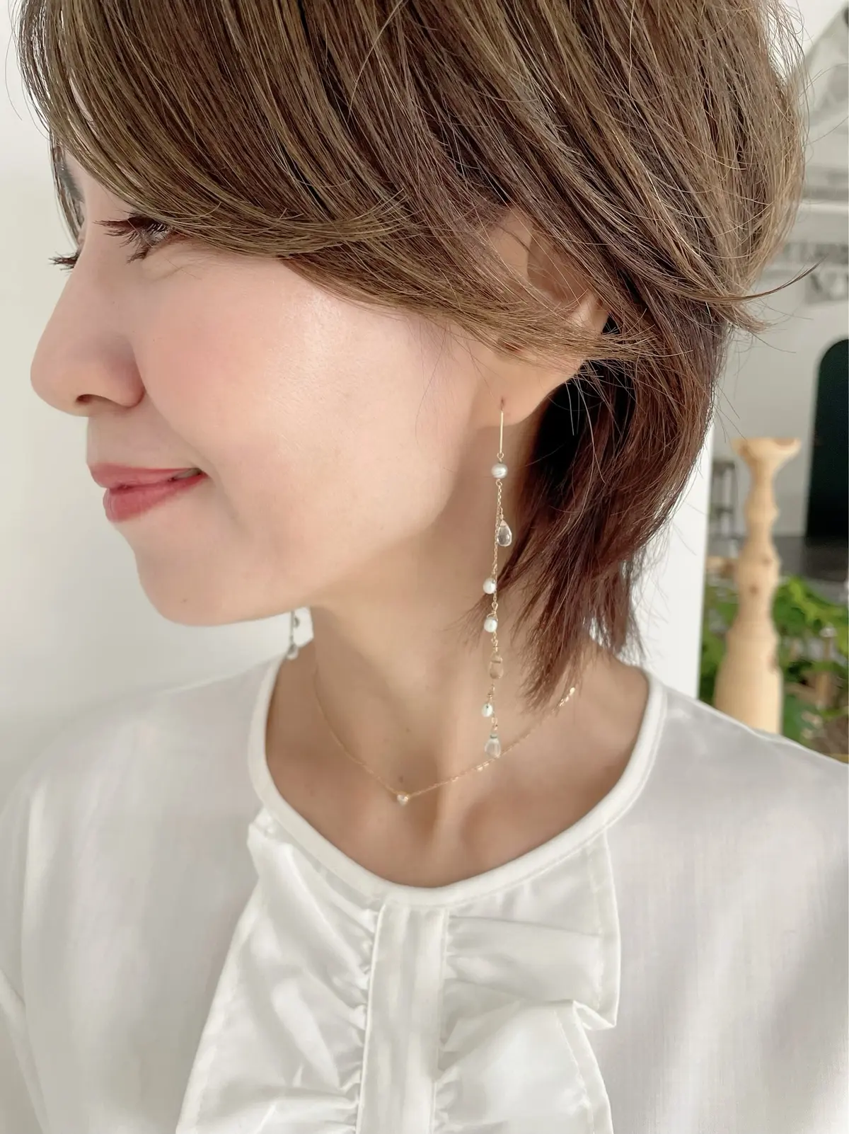 「揺れるピアス」で、すっきりショートに女性らしさをプラス