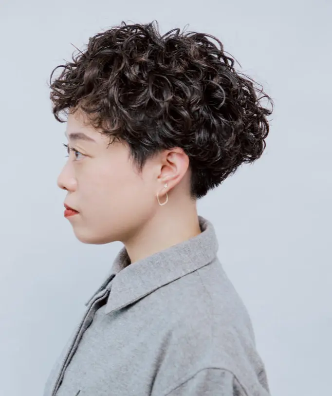 Webエクラ 横から見たショートヘアスタイル