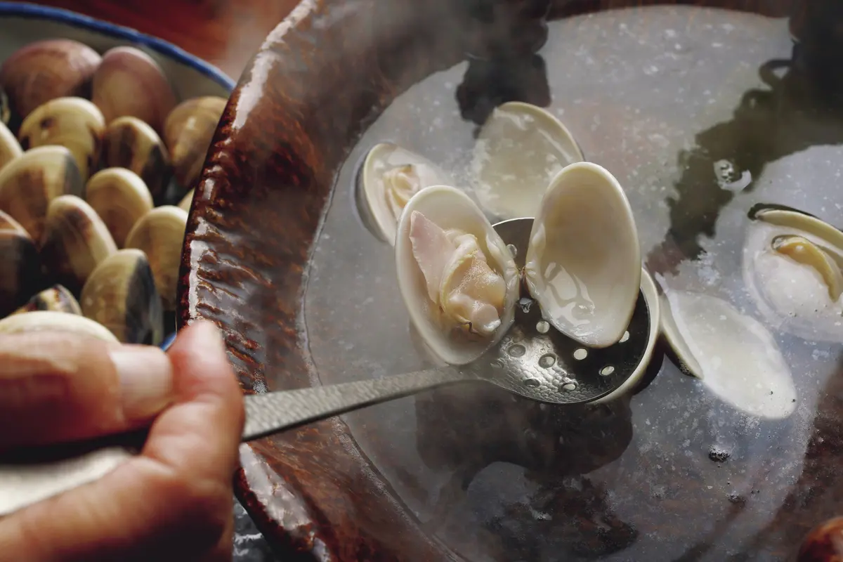 ごちそう鍋　蛤の鍋　調理写真