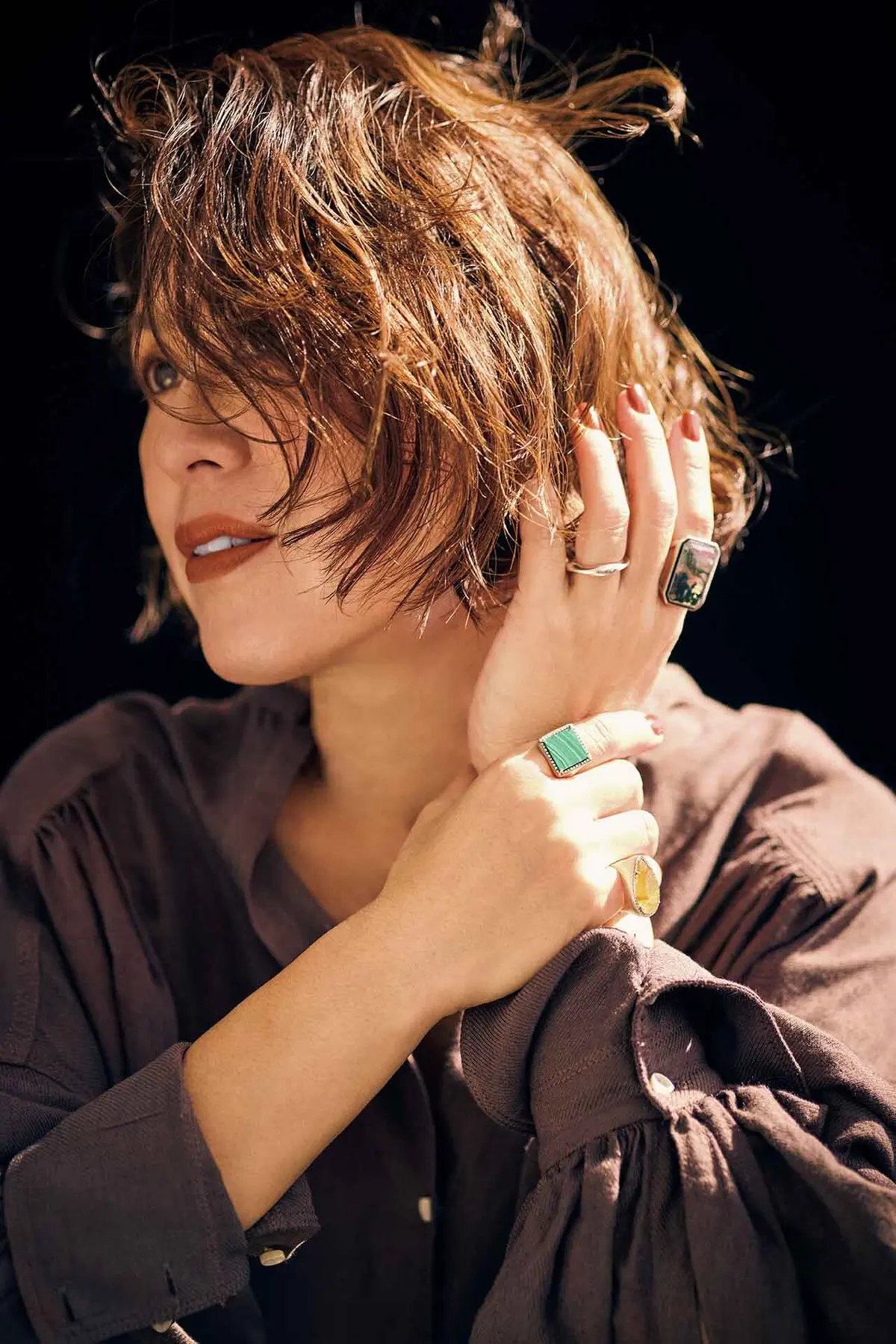 色石ジュエリーの重ねづけ