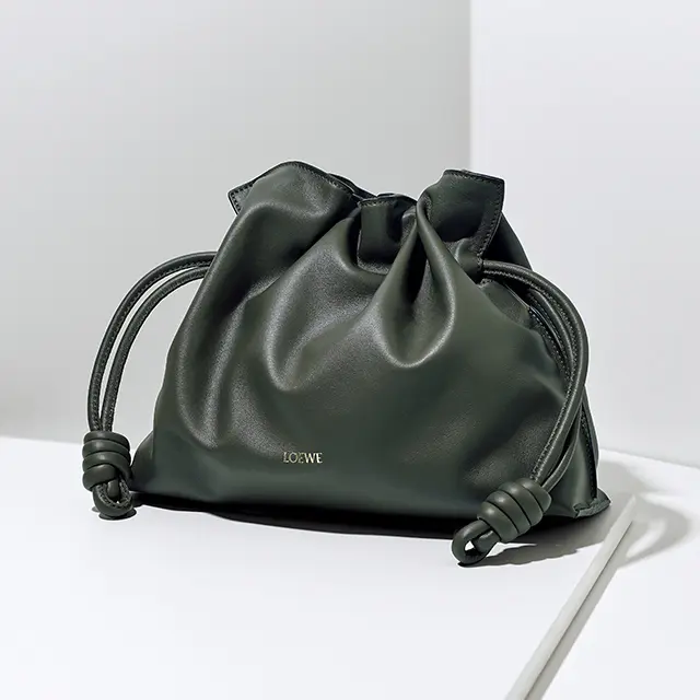 ロエベの 「フラメンコクラッチ」