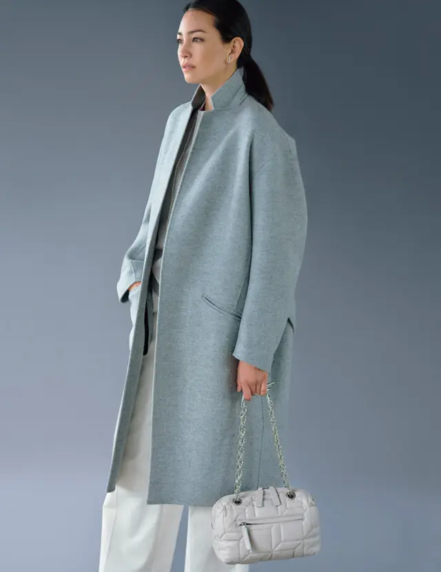 チノのコートコーデのRINA