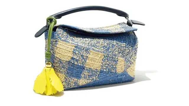 ロエベのハンドバッグ「パズルバッグ スモール」＆「チューリップ チャーム」