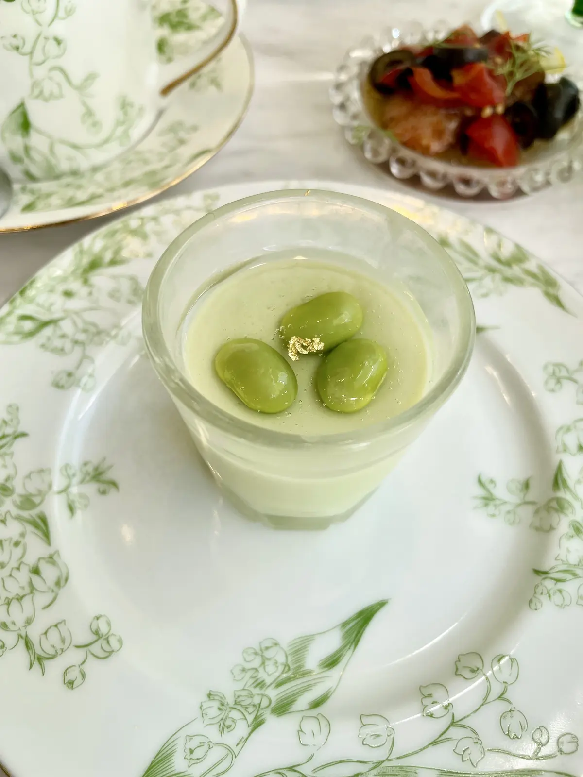 夏、夏ワンピース、夏ワンピ、ブルーベリー、ホワイトチョコ、ホワイトチョコレート、チョコレート、マスカット、ワンピ、白ワンピ、ロングヘア、黒髪、黒髪ロング、HAUTE COUTURE・CAFE nakameguro 、HAUTE COUTURE・CAFE 、中目黒、アフタヌーンティー、マスカット、すずらん、ケーキ、スイーツ、花束、ピンクの花束、白ワンピース、ホワイト、ホワイトワンピース、ワンピース、ノースリーブ、ノースリーブワンピース、パフェ、アイス、お花、お花の世界、お花の内装、店内、お花の店内、お花の装飾、アフタヌーンティー専門店、Shine Muscat Afternoon tea、たっぷりフルーツのすずらんsoda付き、 7/3~9/16期間限定、期間限定、バースデー、バースデープラン、バースデーケーキ、デコレーションケーキ、ホールケーキ、マンゴーアイス、ディッシュプレート、カプレーゼ、枝豆ポタージュ、ブラマンジェ、ブルスケッタ、ガラスの器、風船、